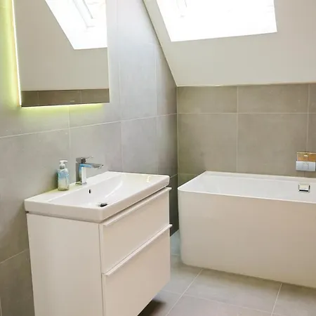Apartment Lighthouse Homes - Moderne & Helle 90Qm Ferienwohnung Mit 2 Schlafzimmern Und Terrasse *