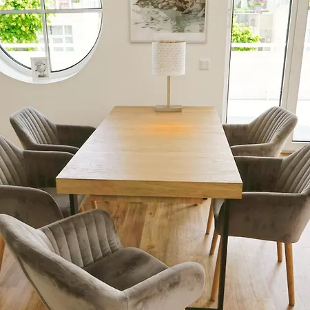 Apartment LIGHTHOUSE HOMES - Premium 90qm Ferienwohnung mit 2SZ und Terrasse am Kirchenplatz, 500m zum Strand *