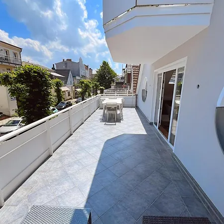 Lighthouse Homes - Moderne & Helle 90Qm Ferienwohnung Mit 2 Schlafzimmern Und Terrasse Rostock