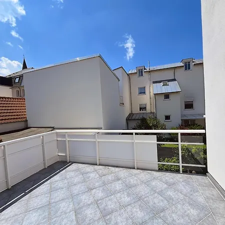 LIGHTHOUSE HOMES - Premium 90qm Ferienwohnung mit 2SZ und Terrasse am Kirchenplatz, 500m zum Strand Apartment *