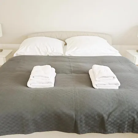 Lighthouse Homes - Moderne & Helle 90Qm Ferienwohnung Mit 2 Schlafzimmern Und Terrasse Rostock
