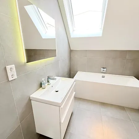 Apartment LIGHTHOUSE HOMES - Premium 90qm Ferienwohnung mit 2SZ und Terrasse am Kirchenplatz, 500m zum Strand *